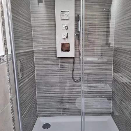 Luxury 2 * Syracuse